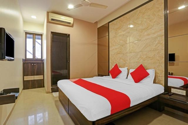 Hotel Amfahh - Andheri West Railway Station มุมไบ ภายนอก รูปภาพ