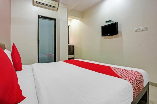 Hotel Amfahh - Andheri West Railway Station มุมไบ ภายนอก รูปภาพ