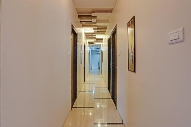 Hotel Amfahh - Andheri West Railway Station มุมไบ ภายนอก รูปภาพ