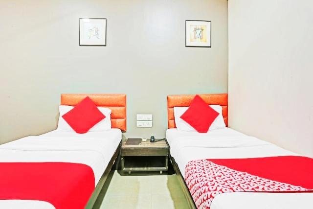 Hotel Amfahh - Andheri West Railway Station มุมไบ ภายนอก รูปภาพ