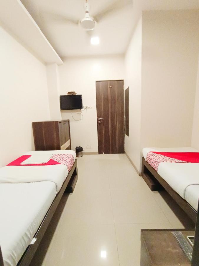 Hotel Amfahh - Andheri West Railway Station มุมไบ ภายนอก รูปภาพ
