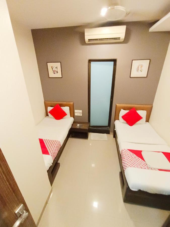 Hotel Amfahh - Andheri West Railway Station มุมไบ ภายนอก รูปภาพ