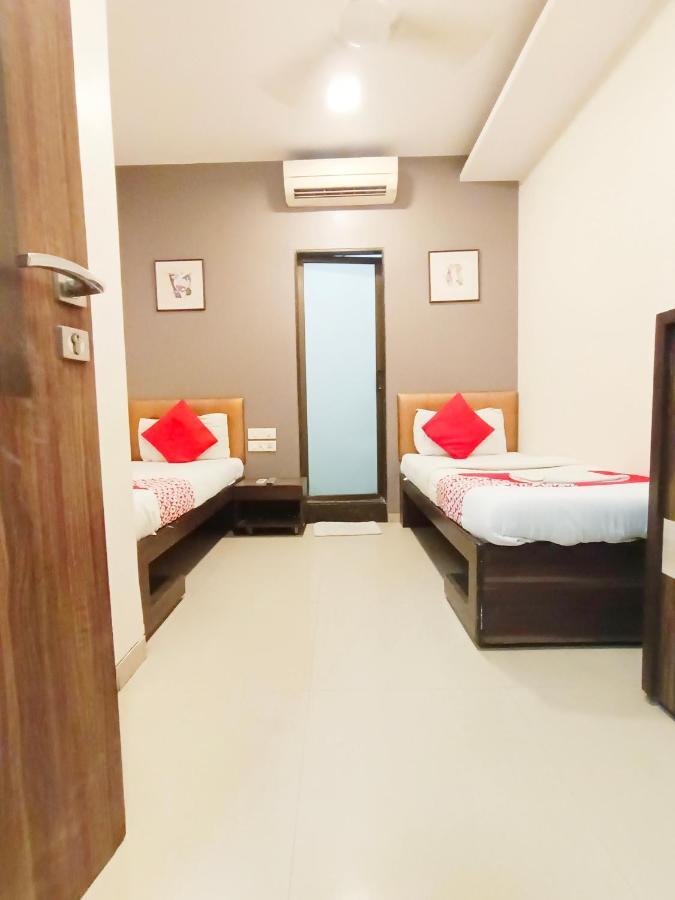 Hotel Amfahh - Andheri West Railway Station มุมไบ ภายนอก รูปภาพ