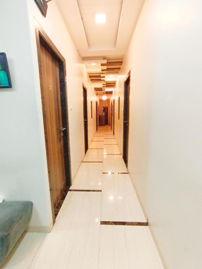 Hotel Amfahh - Andheri West Railway Station มุมไบ ภายนอก รูปภาพ