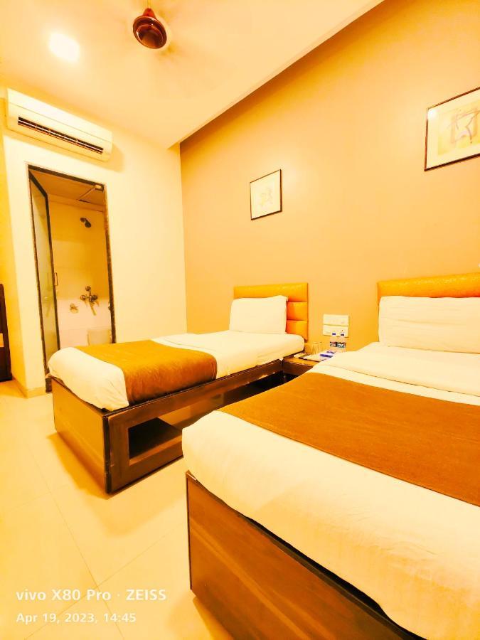 Hotel Amfahh - Andheri West Railway Station มุมไบ ภายนอก รูปภาพ