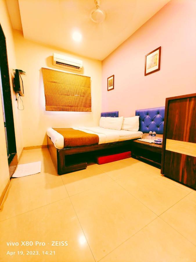 Hotel Amfahh - Andheri West Railway Station มุมไบ ภายนอก รูปภาพ