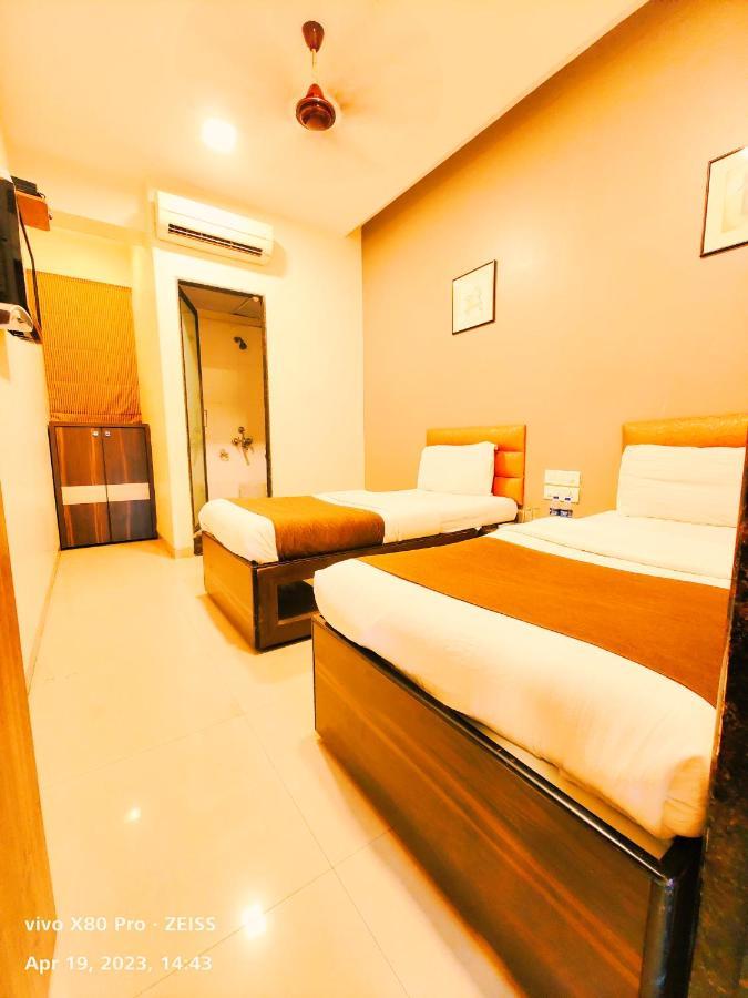 Hotel Amfahh - Andheri West Railway Station มุมไบ ภายนอก รูปภาพ