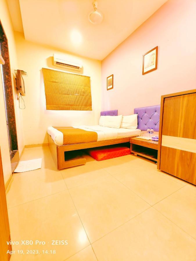 Hotel Amfahh - Andheri West Railway Station มุมไบ ภายนอก รูปภาพ