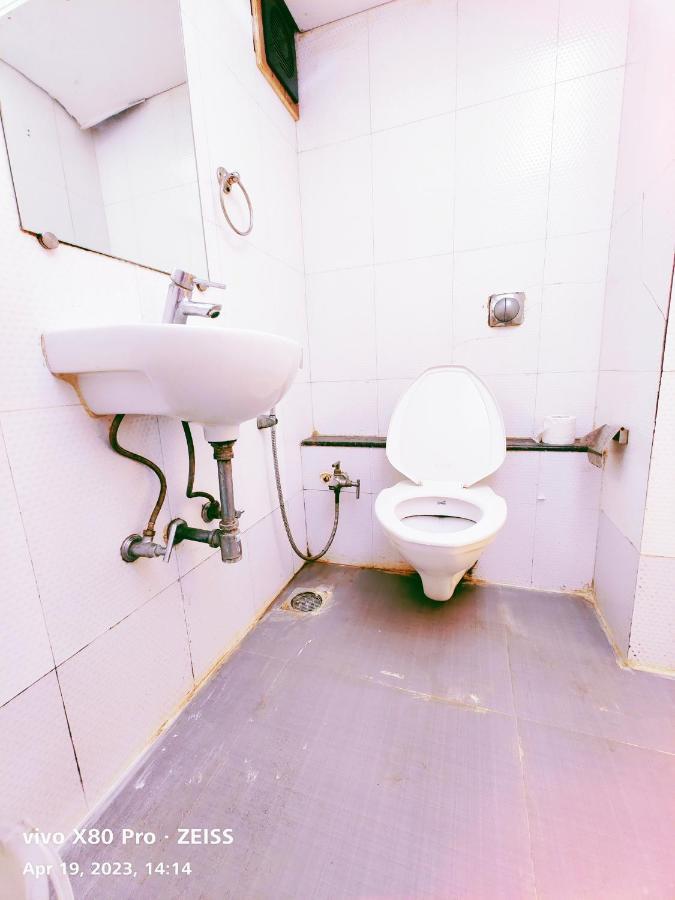 Hotel Amfahh - Andheri West Railway Station มุมไบ ภายนอก รูปภาพ