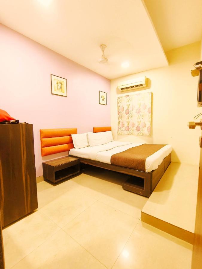 Hotel Amfahh - Andheri West Railway Station มุมไบ ภายนอก รูปภาพ