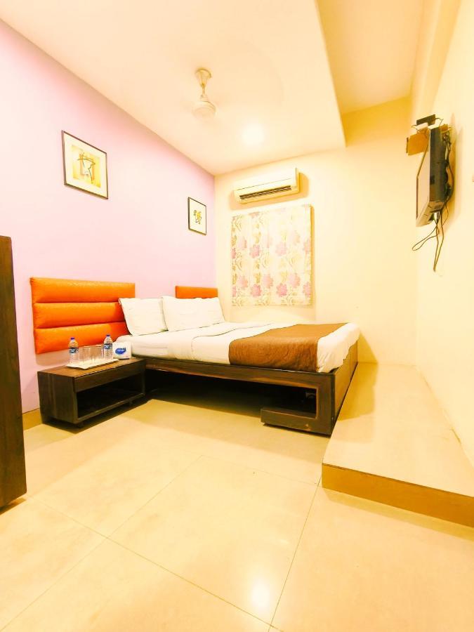 Hotel Amfahh - Andheri West Railway Station มุมไบ ภายนอก รูปภาพ
